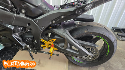 KAWASAKI NINJA ZX-10R ZX-10RR ZX1000 REAR PEG DELETE BLOCK OFF PLATES AND EXHAUST HANGER KIT FITS 2011 - 2024 - Howling Moto