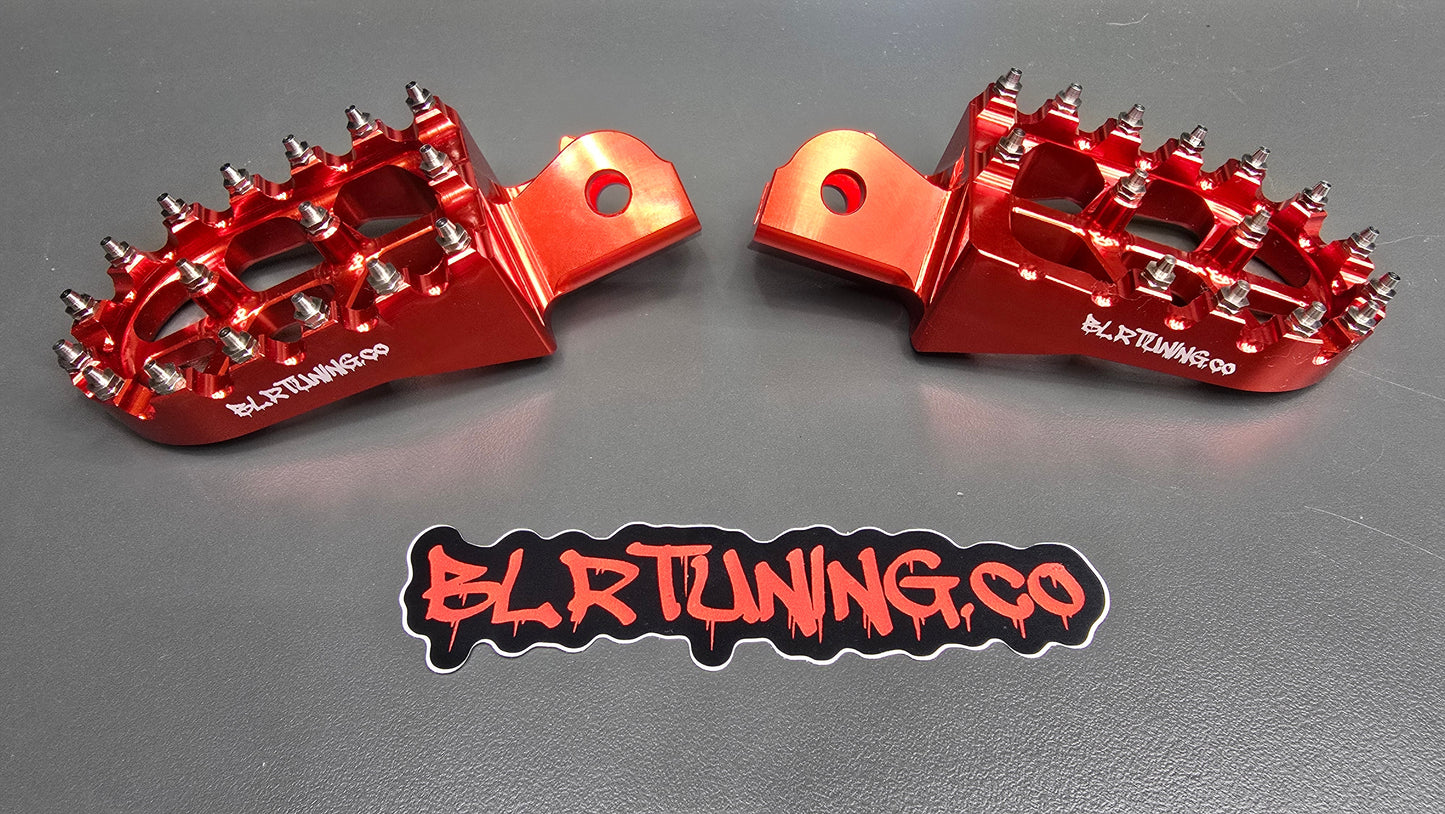 FOOT PEGS FOR RAWRR MANTIS X AND MANTIS X PRO BILLET ALUMINUM WITH STAINLESS STEEL TEETH BY BLR TUNING - Howling Moto
