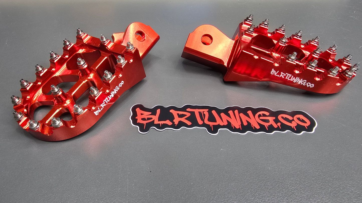 FOOT PEGS FOR RAWRR MANTIS X AND MANTIS X PRO BILLET ALUMINUM WITH STAINLESS STEEL TEETH BY BLR TUNING - Howling Moto