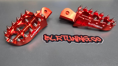 FOOT PEGS FOR RAWRR MANTIS X AND MANTIS X PRO BILLET ALUMINUM WITH STAINLESS STEEL TEETH BY BLR TUNING - Howling Moto
