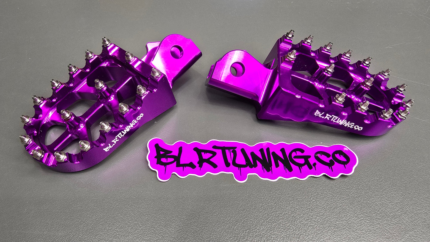 FOOT PEGS FOR RAWRR MANTIS X AND MANTIS X PRO BILLET ALUMINUM WITH STAINLESS STEEL TEETH BY BLR TUNING - Howling Moto