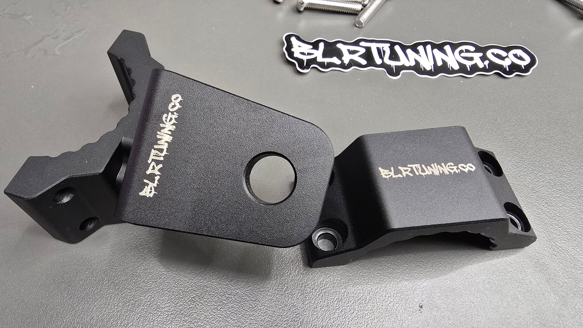 BLR TUNING Billet Aluminum Whip - Spot Light - Flagpole Mounts – Fits 1.75" to 2.0" Roll Cage Bars - UTV -ATV - ORV - UNIVERSAL FITMENT - Howling Moto