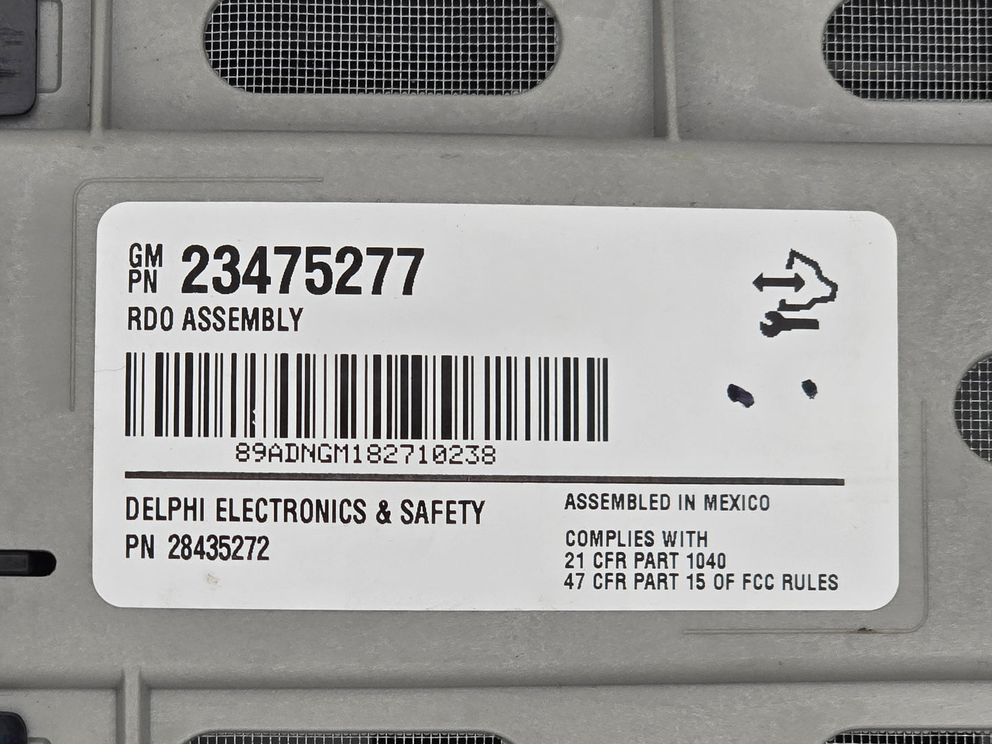 2015-21 Chevrolet Express GMC Savana Radio AM FM w Bluetooth 23475277 (Used)