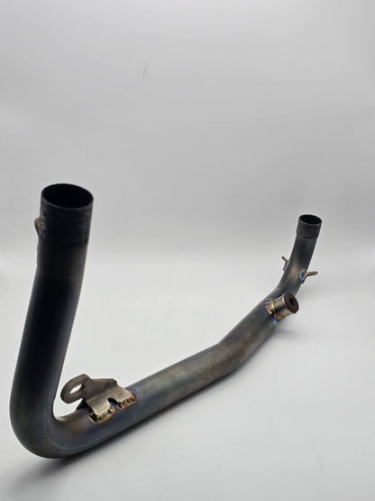 Yoshimura RS-9T titanium full motorcycle exhaust system installed on Honda Grom 2014-2020 model.