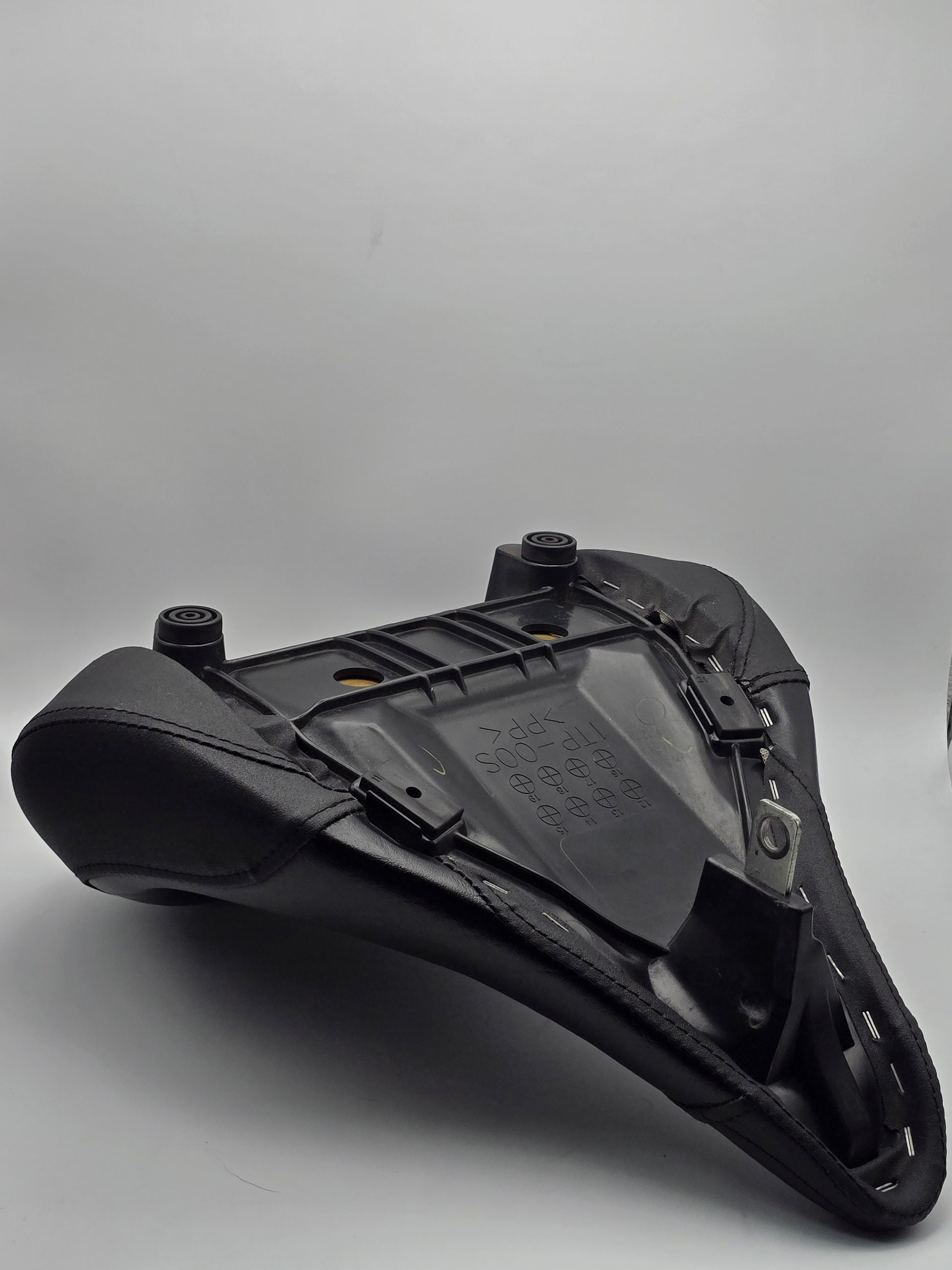 Yamaha Bolt XV950 OEM Seat (Used) - Howling Moto