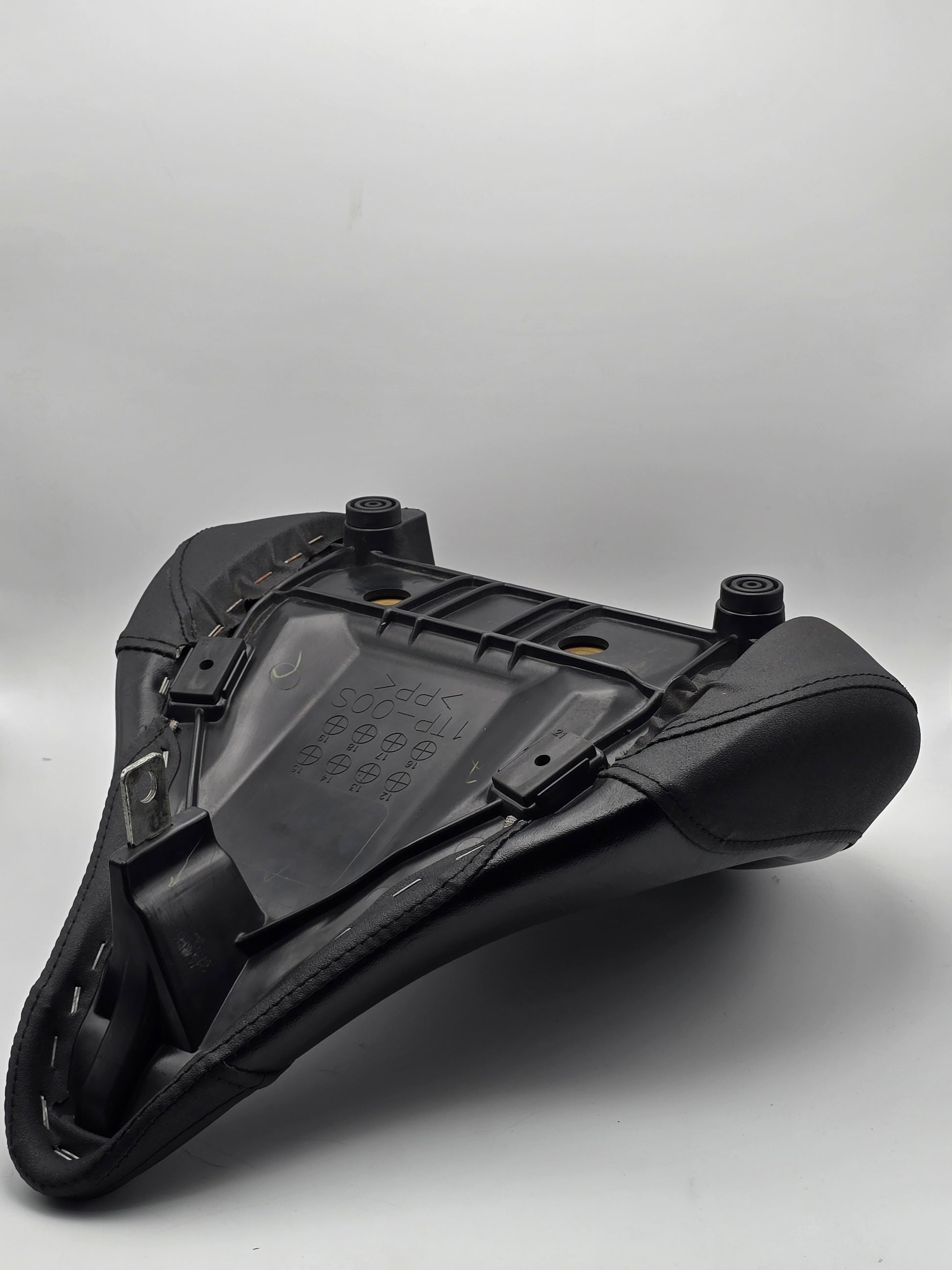 Yamaha Bolt XV950 OEM Seat (Used) - Howling Moto