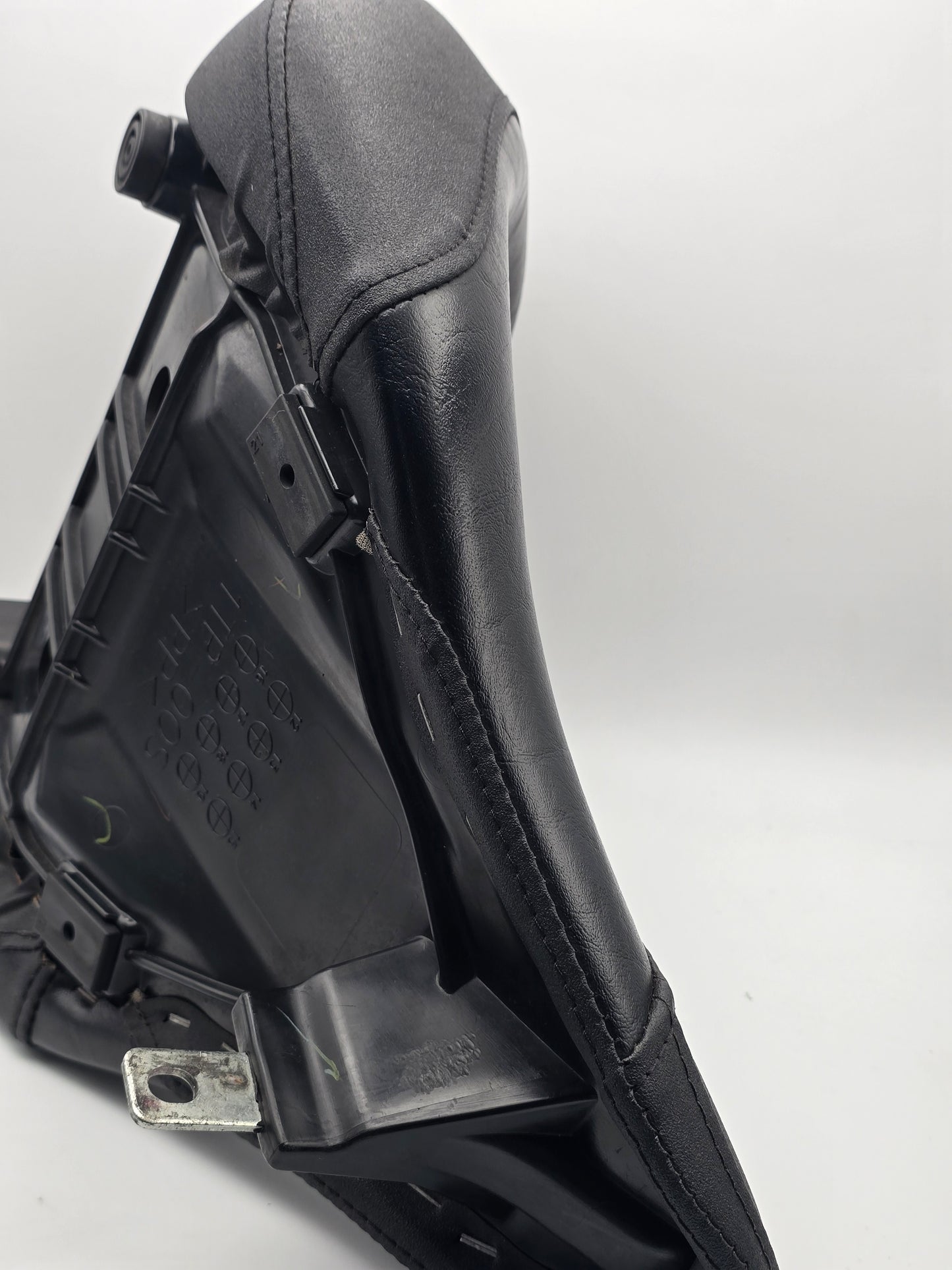 Yamaha Bolt XV950 OEM Seat (Used) - Howling Moto