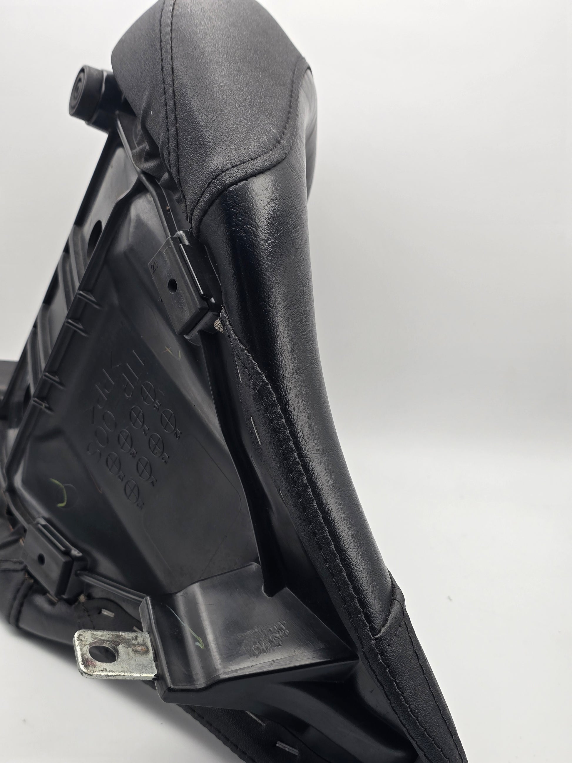 Yamaha Bolt XV950 OEM Seat (Used) - Howling Moto