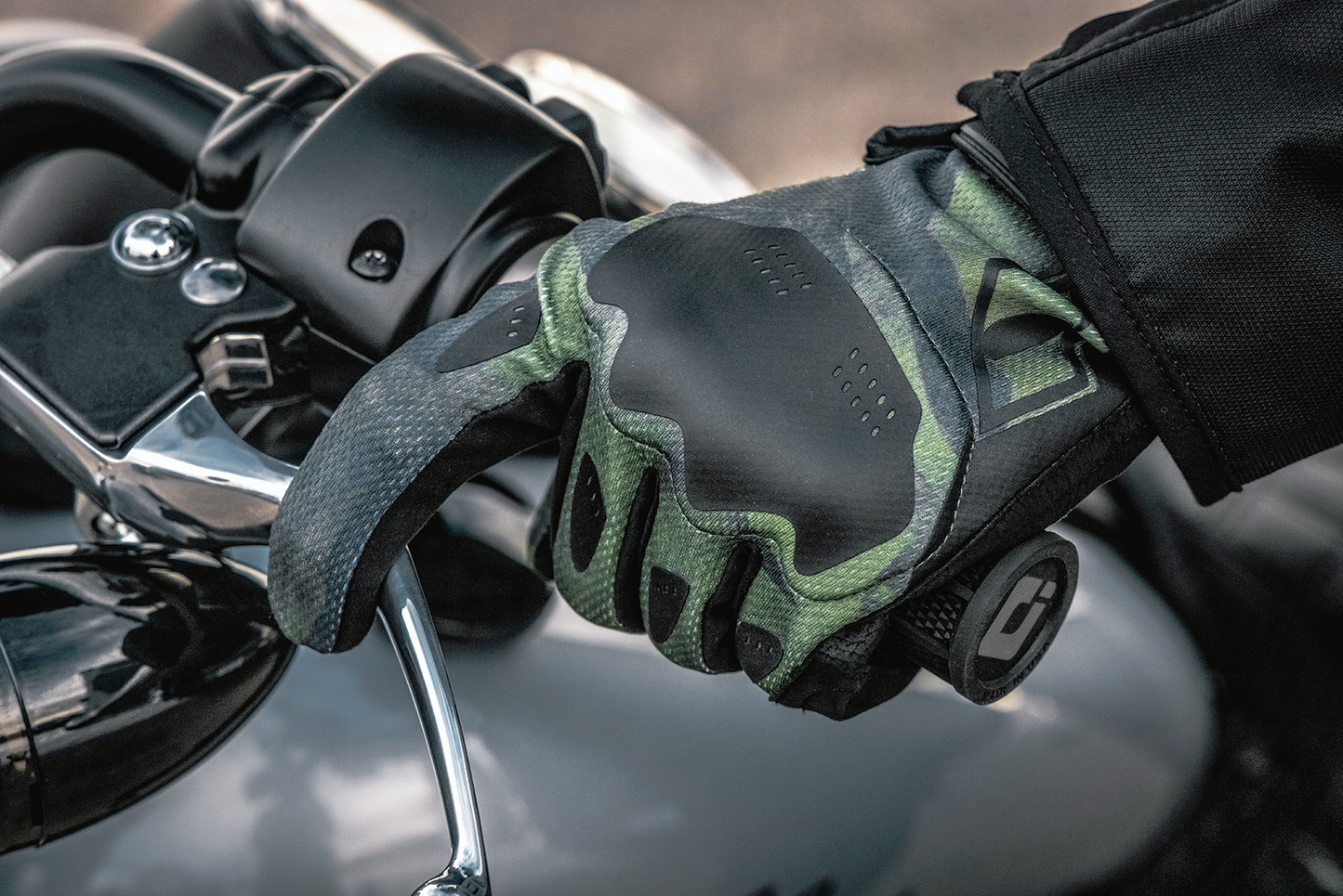 Bill's Exhausts ICON Hooligan™ Battlescar Gloves in green, medium size, showing rugged leather and protective design.