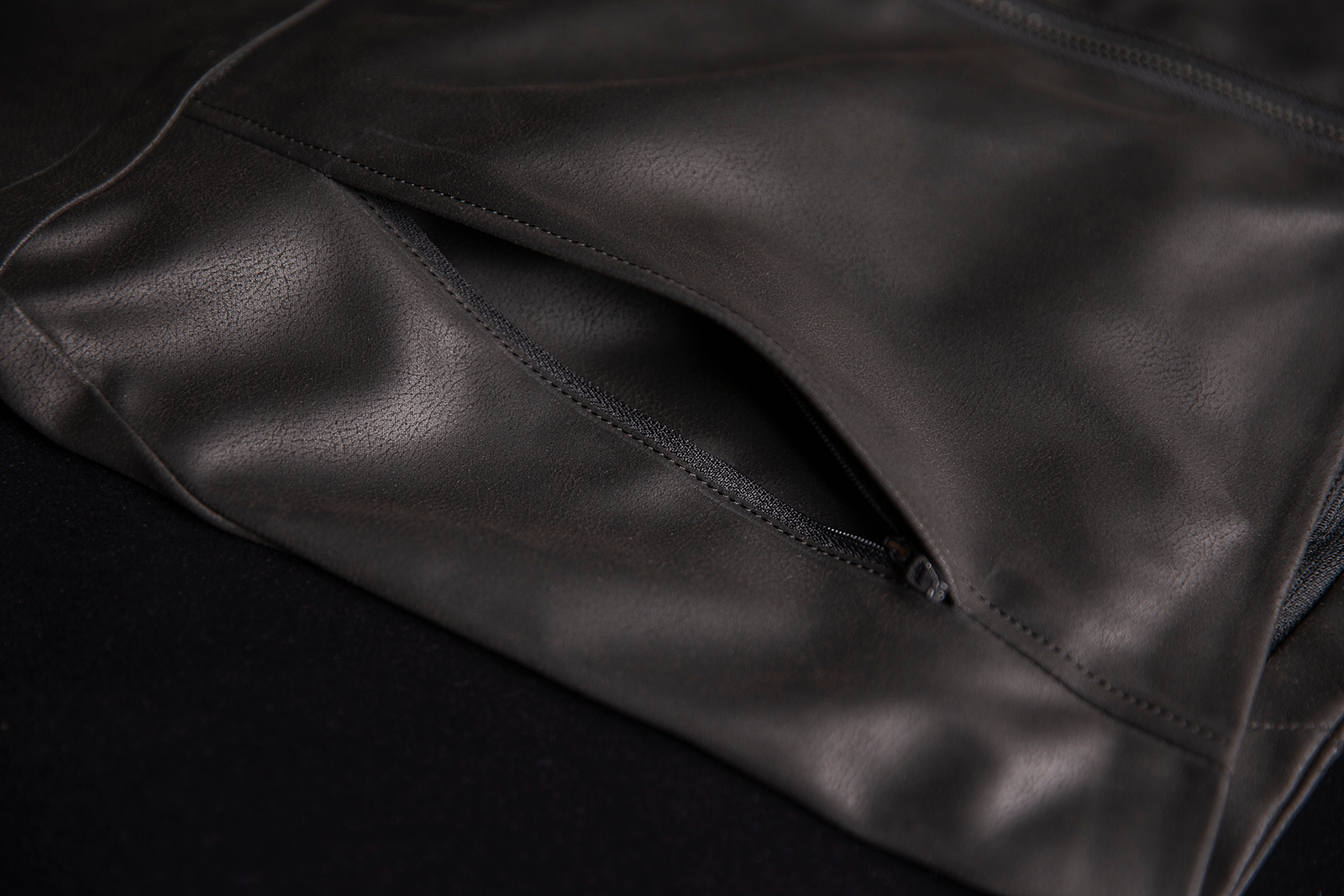 ICON Backlot vest in black with relaxed fit and Ax® Laredo synthetic chassis, size L/XL, shown on a mannequin.