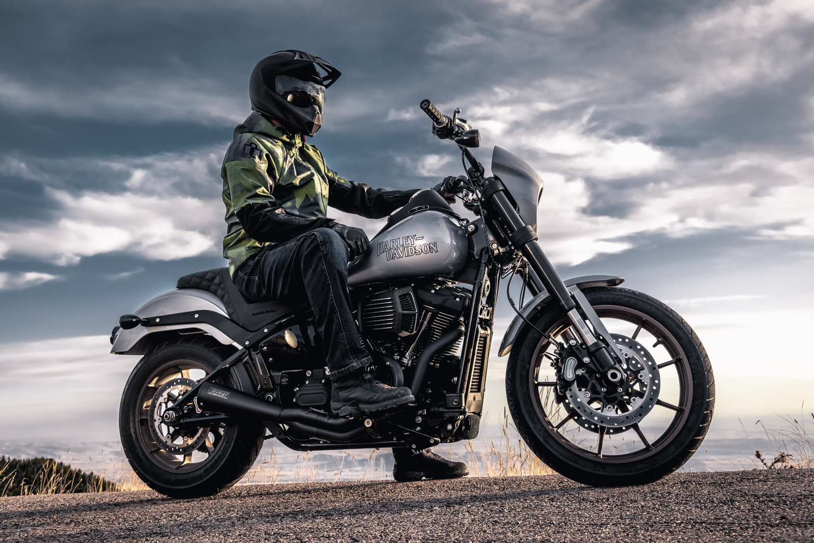 Bill's Exhausts ICON Airform Battlescar Green Jacket, small size, with textured fabric and detailed stitching.