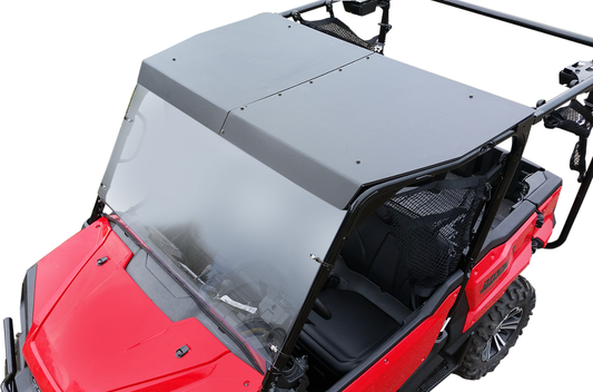 MOOSE OFFROAD UTV roof in two-piece polyethylene with UV stabilizers, designed for off-road durability and protection.