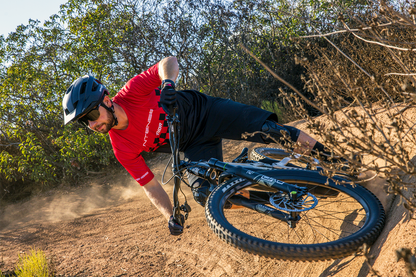 Red and black THOR Intense Assist Chex short-sleeve jersey for MTB and e-MTB, featuring performance fabric and 2XL size.