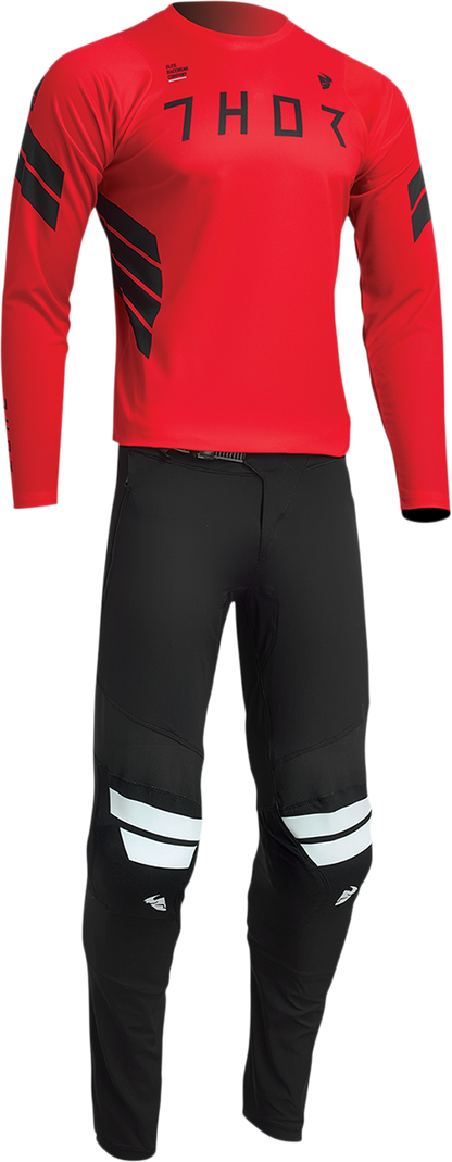 Red THOR Assist Sting long-sleeve MTB jersey with logo and design details, ideal for mountain biking.