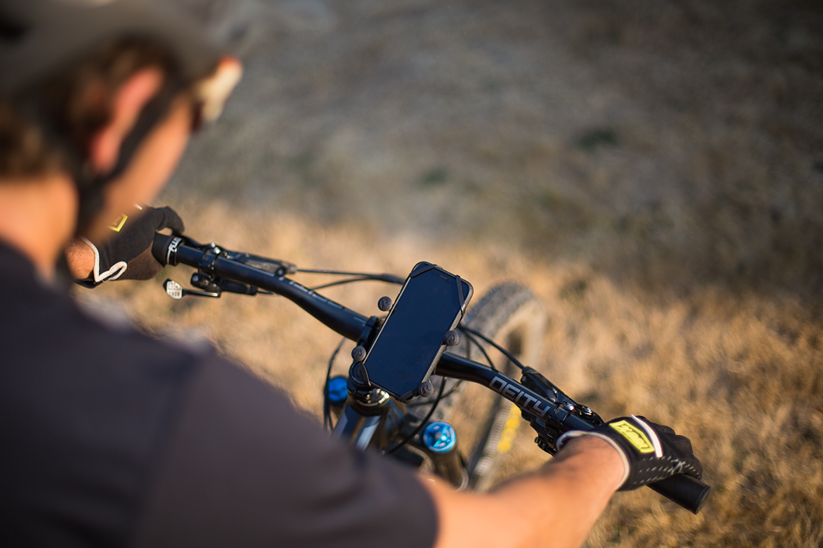 Bill's Exhausts RAM MOUNTS X-Grip Kit with bicycle base for engine mounting, featuring durable clamps and mounting hardware.