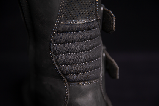 Black ICON Elsinore 2 CE motorcycle riding boots in size 11, featuring durable construction and protective design.