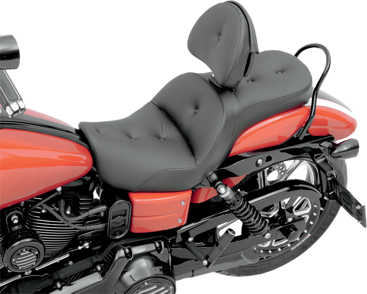Bill's Exhausts SADDLEMEN Explorer Road Sofa Seat with backrest for Dyna '06-'17 motorcycle, showcasing comfortable seating and back support.