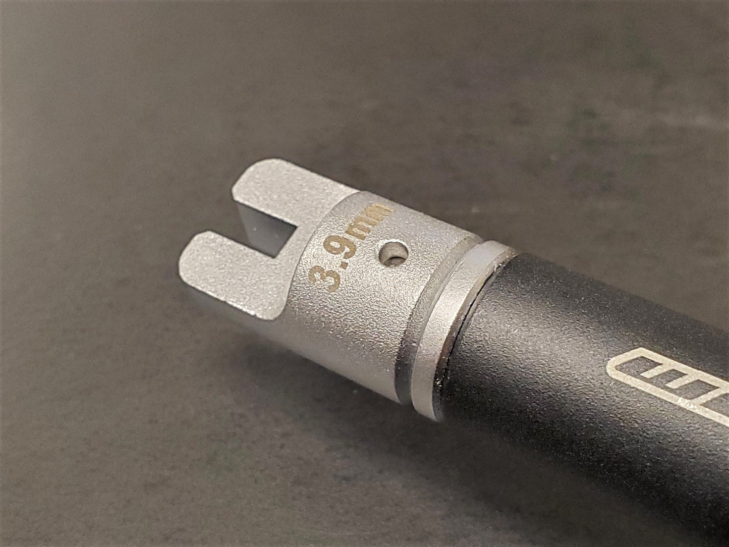 Warp9Racing spoke wrench tips, 3.9mm adjustable tool for bicycle wheel spoke adjustments, shown in the product image.
