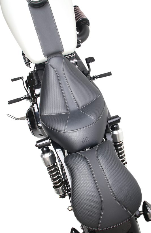 Black SADDLEMEN Dominator Solo Seat with gray stitching for FXD/WG '96-'03, featuring stitched upholstery and ergonomic design.
