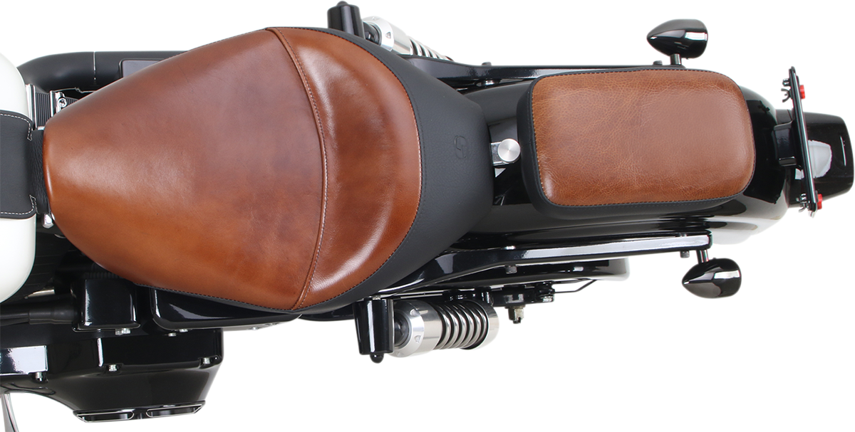 SADDLEMEN Lariat Pad 6-inch seat showing textured leather surface with decorative stitching and branding details.
