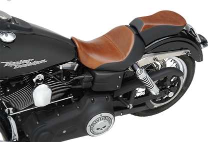 Brown Saddlemens Pillion Pad for Renegade Lariat motorcycle seat, featuring comfortable padding and durable material.