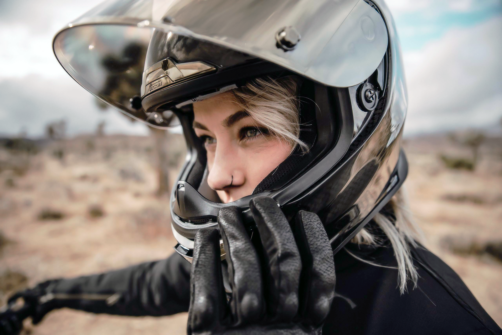 Black ICON Pursuit Classic™ gloves in 3XL size, featuring durable leather and reinforced knuckles for motorcycle riding.