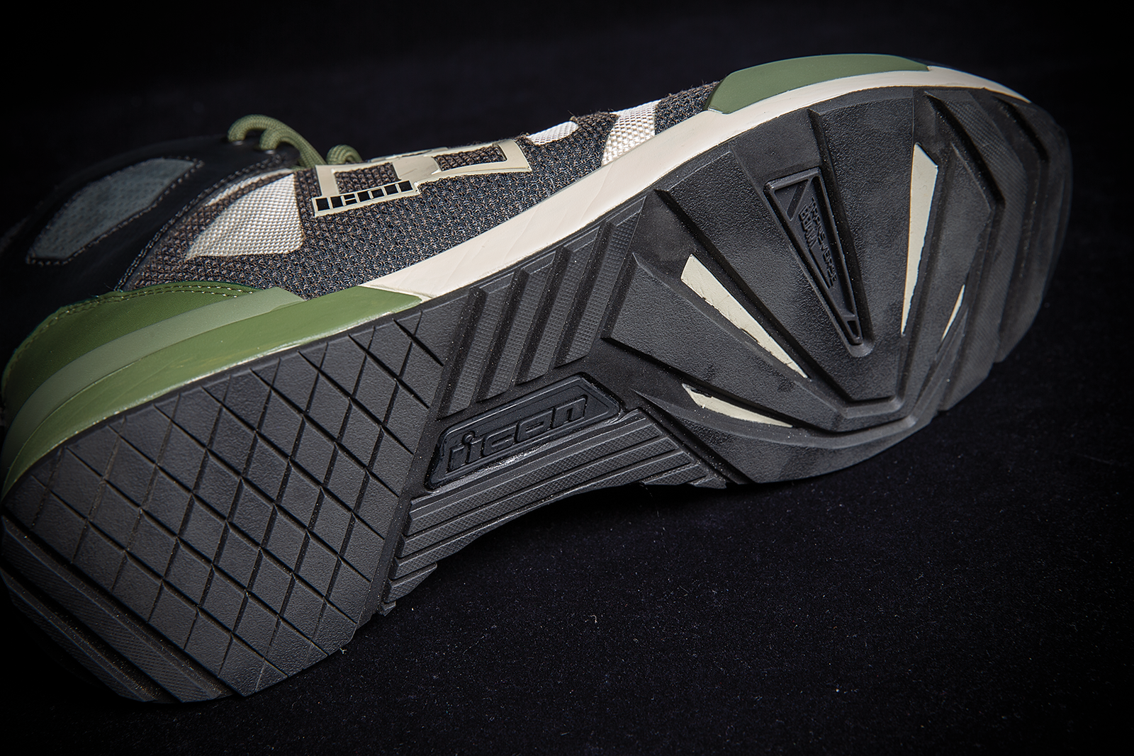 Bill's Exhausts ICON Hooligan Shoes in green, size 10, featuring stylish design and comfortable footwear details.