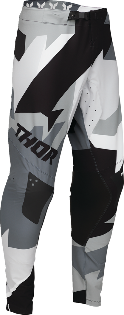 THOR Sportmode Brave Pants US 34 lightweight athletic riding trousers with durable features and a sleek design.