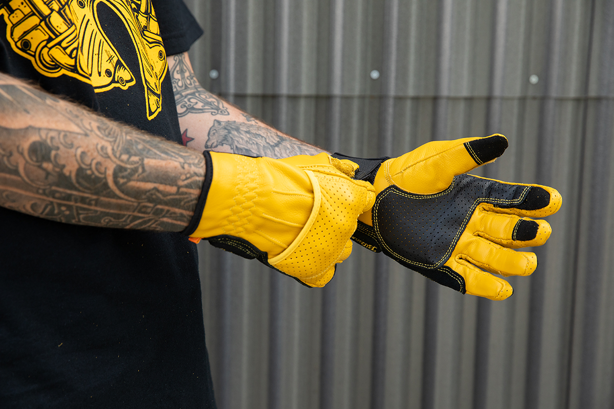 BILTWELL Borrego Gloves in gold and black, 2XL size, featuring durable leather construction and stylish design by Bill's Exhausts.