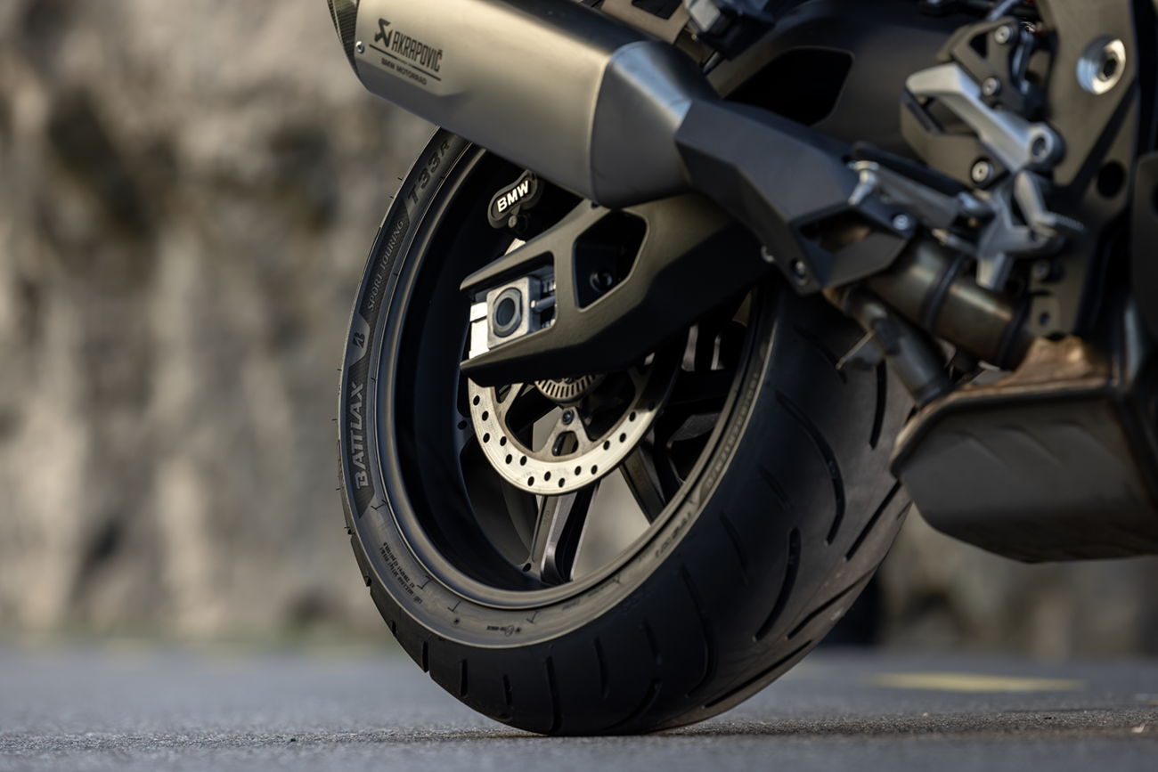 BRIDGESTONE T33 front motorcycle tire 120/70R19, 60V, showing tread pattern and sidewall with branding details.