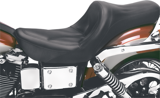 Bill's Exhausts SADDLEMEN King Seat for FXDWG motorcycle, featuring cushioned black leather with chrome accents.