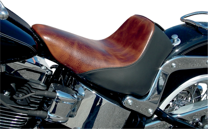 Bill's Exhausts Saddlemens Lariat Seat for FLSTN/C motorcycle, featuring a black leather design with detailed stitching and ergonomic shape.