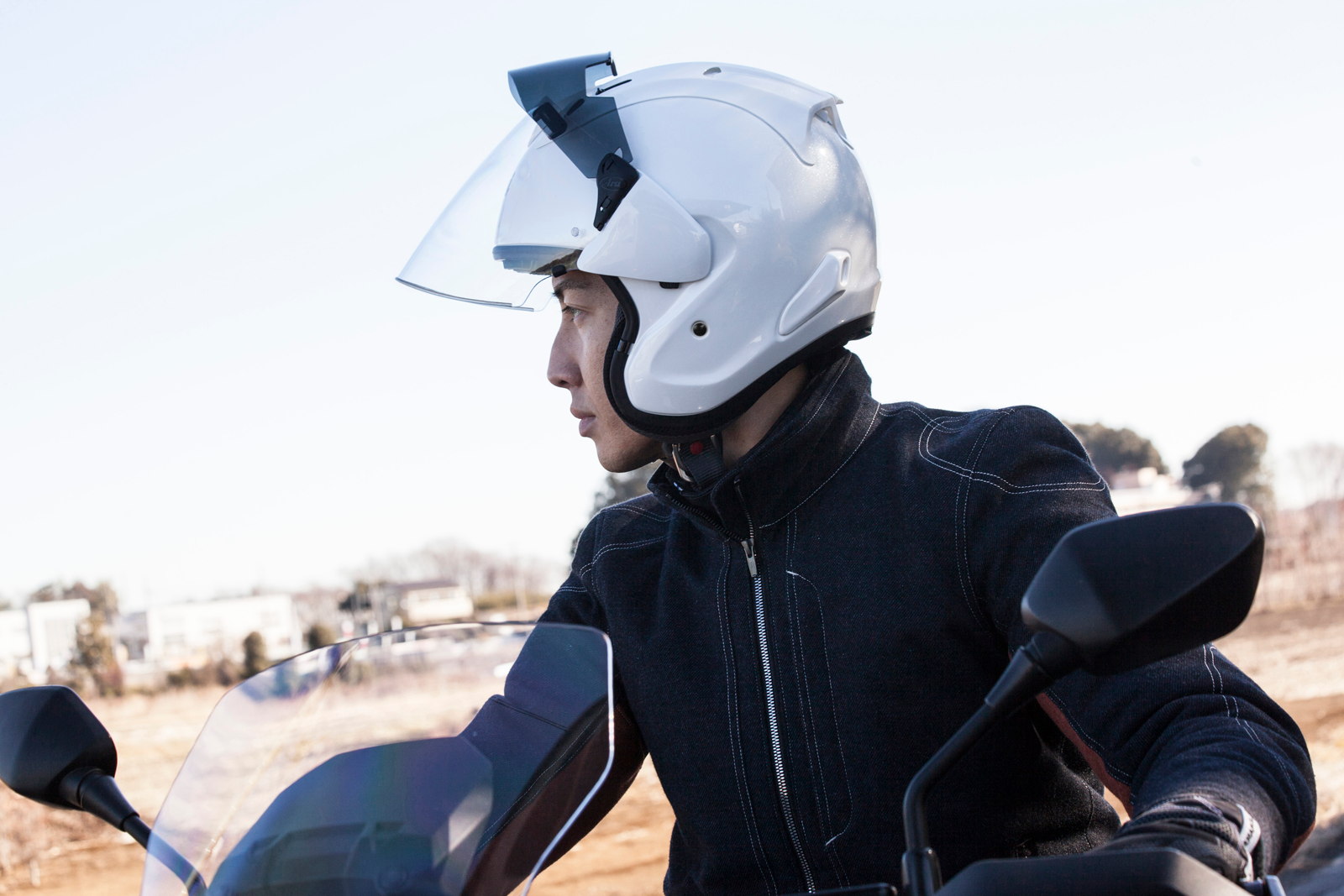 Arai Ram-X Diamond White motorcycle helmet with large size, featuring a sleek white design and aerodynamic shape.