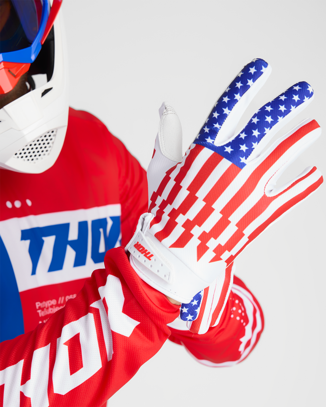 Black THOR Launchmode Patriot 2XL motorcycle gloves with padded knuckles and adjustable wrist straps, designed for riding comfort and protection.
