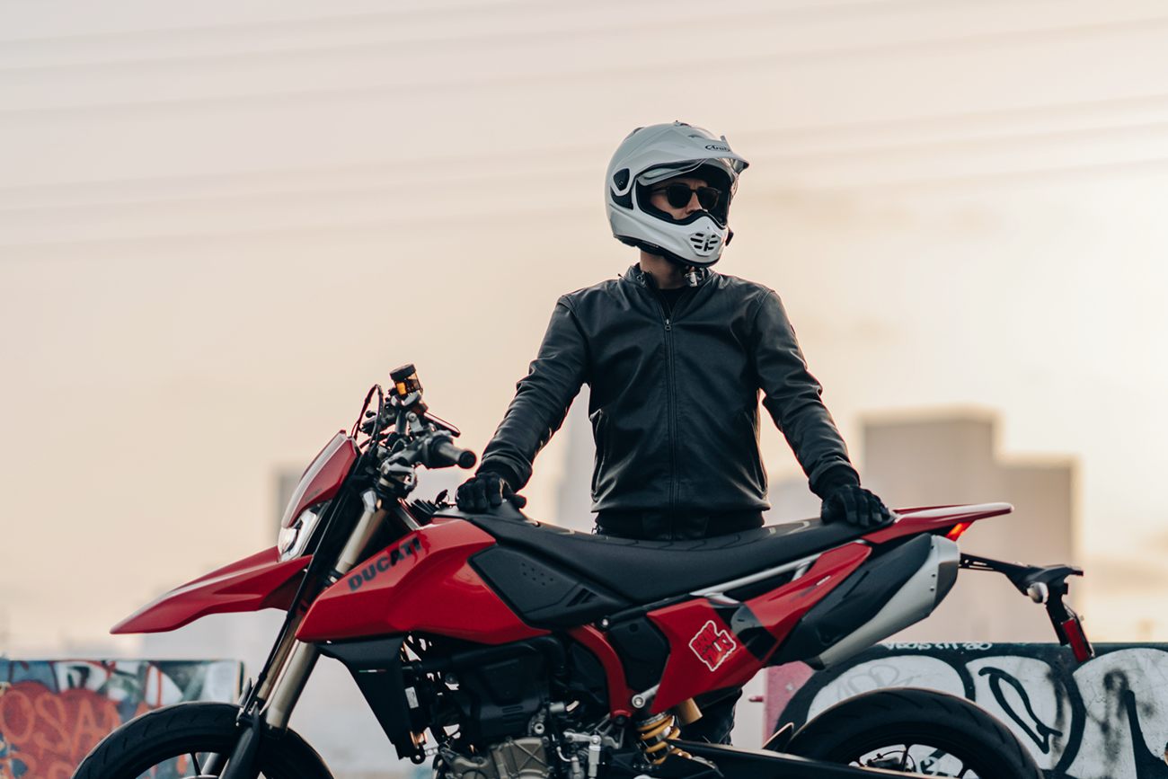 Arai XD-5 helmet in white with VAS-A shield system and advanced ventilation, size small, designed for motorcycle riding.