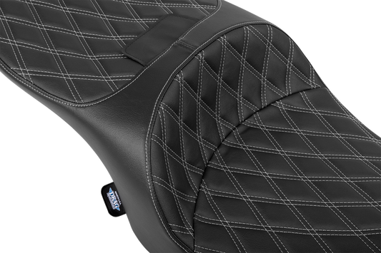 Black vinyl Drag Specialties Freedom Seat with silver double diamond stitching for FLT/FLH 2023-2025 motorcycles.