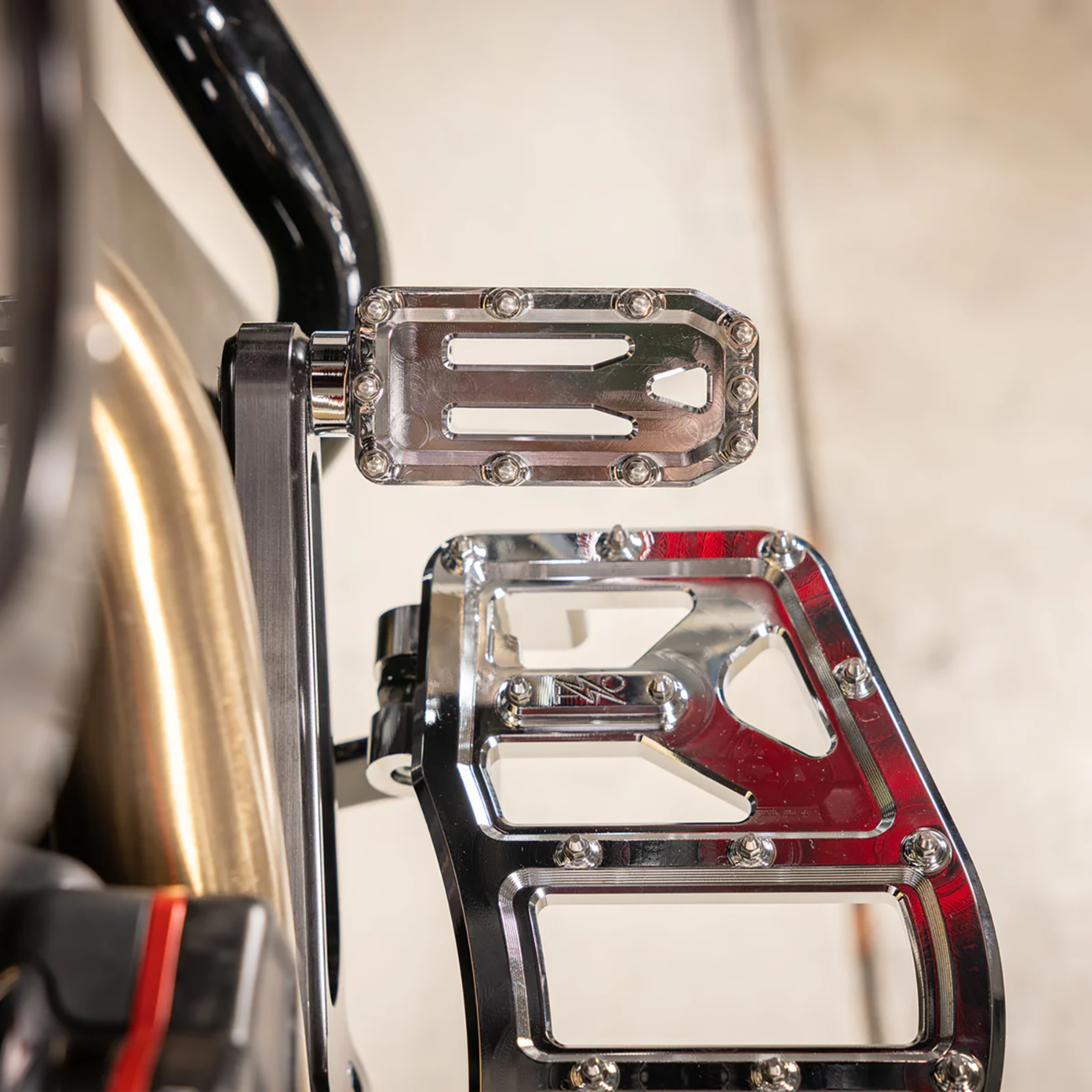 THRASHIN SUPPLY CO. Aggressor Brake Pedal - Chrome for Touring Models TSC-2221-3