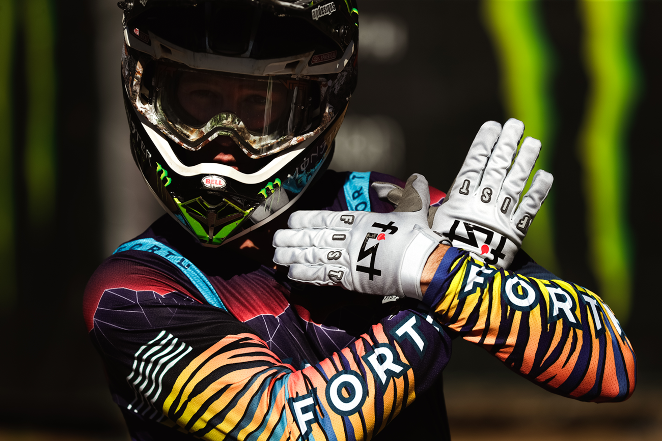 FIST HANDWEAR Frosty Lighter Gloves XS in lightweight, waterproof design for warm weather and wet conditions.