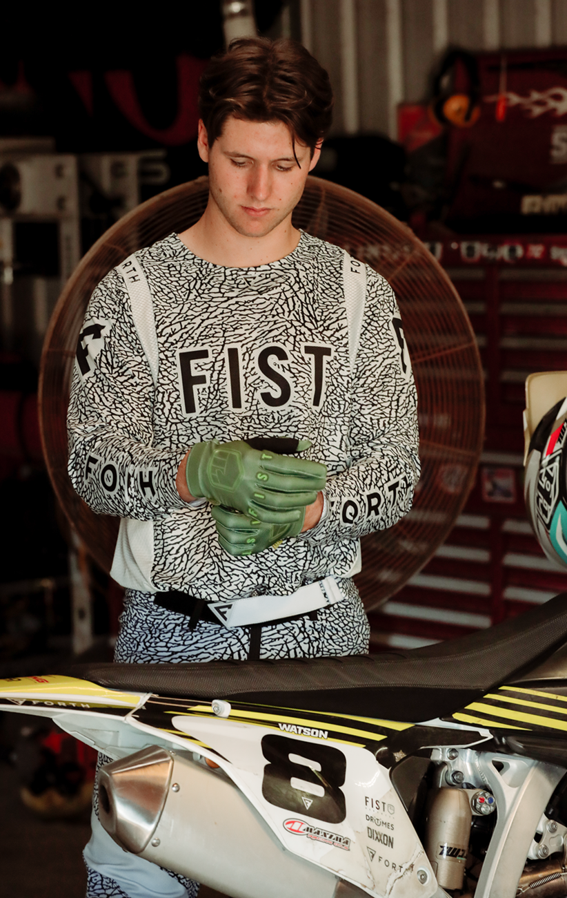 FIST HANDWEAR Strapped Earth Stocker gloves in olive green, medium size, with strap detail and reinforced palms.