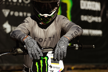 FIST HANDWEAR Strapped Elephant Gloves XL with durable Clarino® palm and pre-curved design for enhanced grip and comfort.