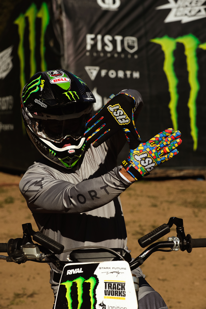 FIST HANDWEAR Strapped Build Gloves small with pre-curved Clarino® palm and breathable spandex upper, designed for durability and comfort.