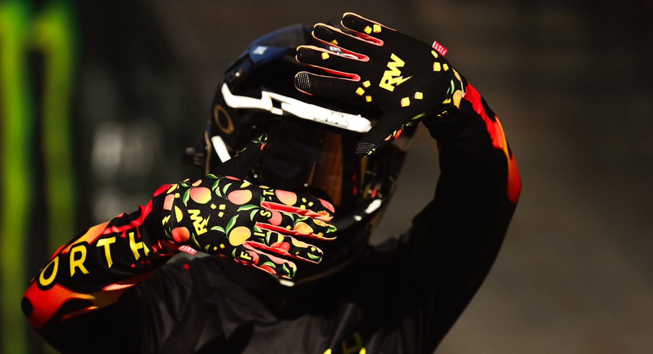 FIST Handwear R-Willy Red Label Mango Madness gloves in red, strap design, size XS, made for comfortable wrist support.