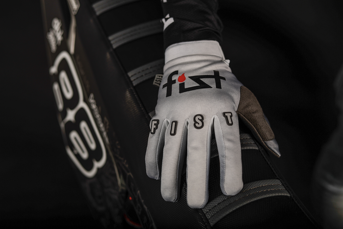 FIST HANDWEAR Frosty Lighter Gloves small with wind-resistant fabric and tacky grip for secure handling in cold weather.