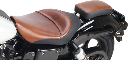 Saddlemens Lariat Pad 6-inch seat designed for motorcycle comfort, with durable construction and stylish black finish.