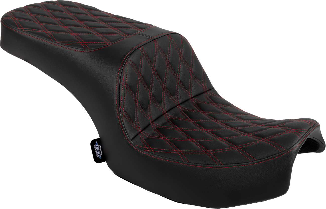 Drag Specialties Freedom Seat for Challenger 2020-2025 and Chieftain 2025 with double diamond red stitching, featuring a comfortable design.