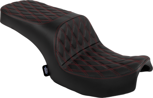 Drag Specialties Freedom Seat for Challenger 2020-2025 and Chieftain 2025 with double diamond red stitching, featuring a comfortable design.