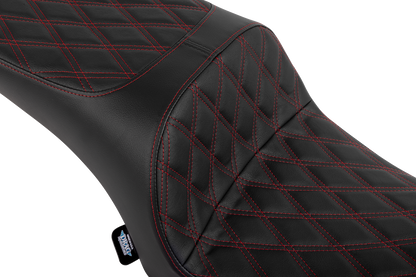 Drag Specialties Freedom Seat with Double Diamond Red Stitch for Challenger 2020-2025 and Chieftain 2025 motorcycle, close-up view.