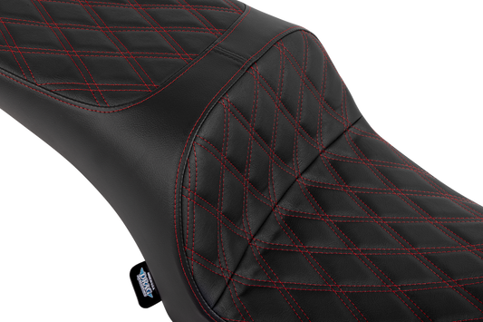 Drag Specialties Freedom Seat with Double Diamond Red Stitch for Challenger 2020-2025 and Chieftain 2025 motorcycle, close-up view.