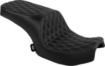 Drag Specialties Challenger and Chieftain vinyl seat with silver double diamond stitching, model #4722C, designed for motorcycle comfort.