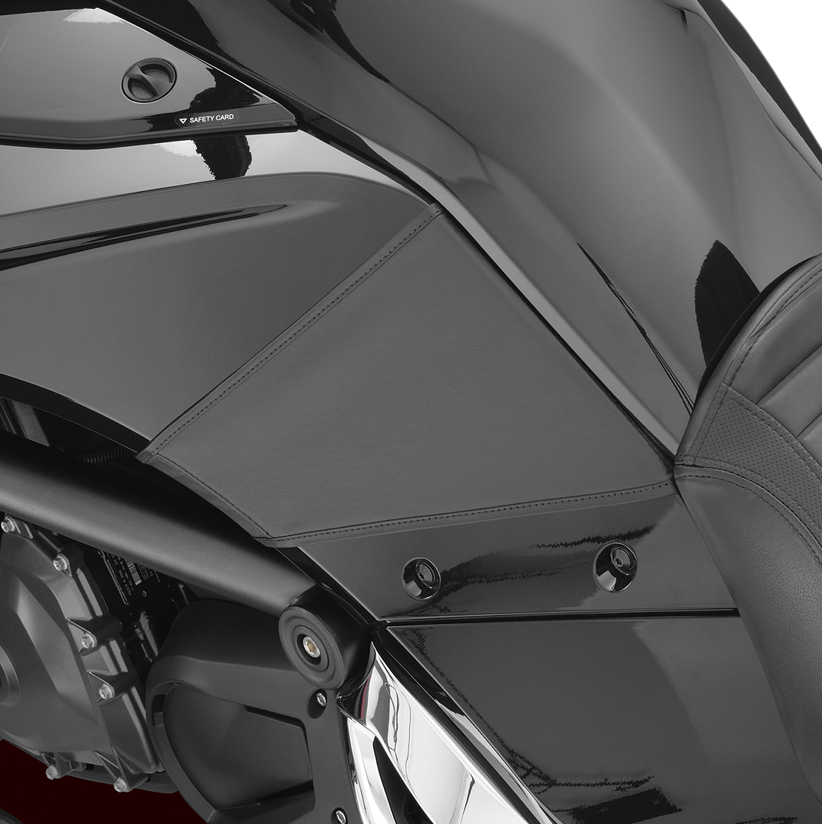 Show Chrome Mini Bra Gas Tank for Can-Am H40-303BK engine, featuring chrome finish and compact design from Bill's Exhausts.